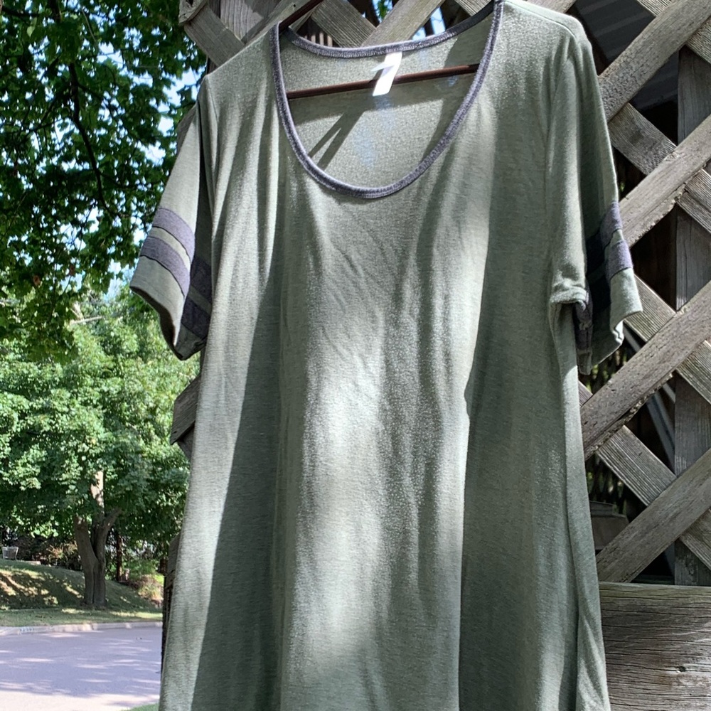 LuLaRoe top